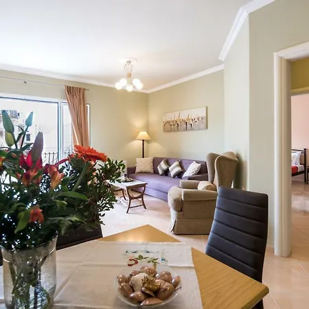 Harbour Breeze Apartment